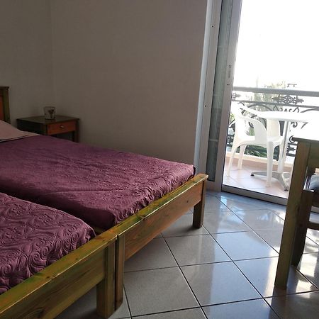 Ton Mari Apartments Palaiochora Eksteriør billede