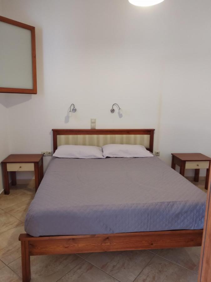 Ton Mari Apartments Palaiochora Eksteriør billede