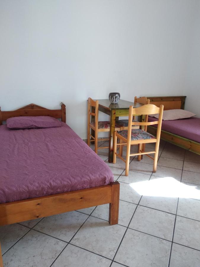 Ton Mari Apartments Palaiochora Eksteriør billede