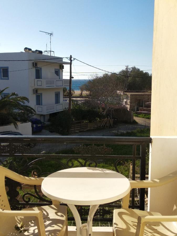 Ton Mari Apartments Palaiochora Eksteriør billede